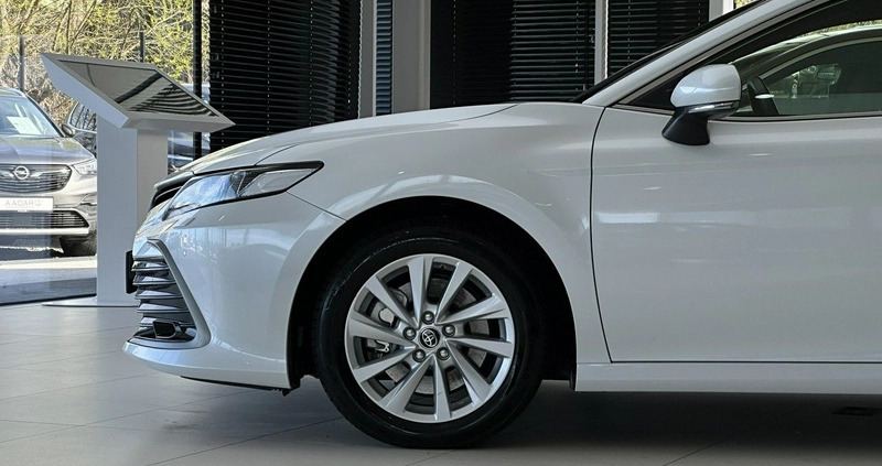 Toyota Camry cena 134900 przebieg: 28148, rok produkcji 2021 z Trzcińsko-Zdrój małe 781
